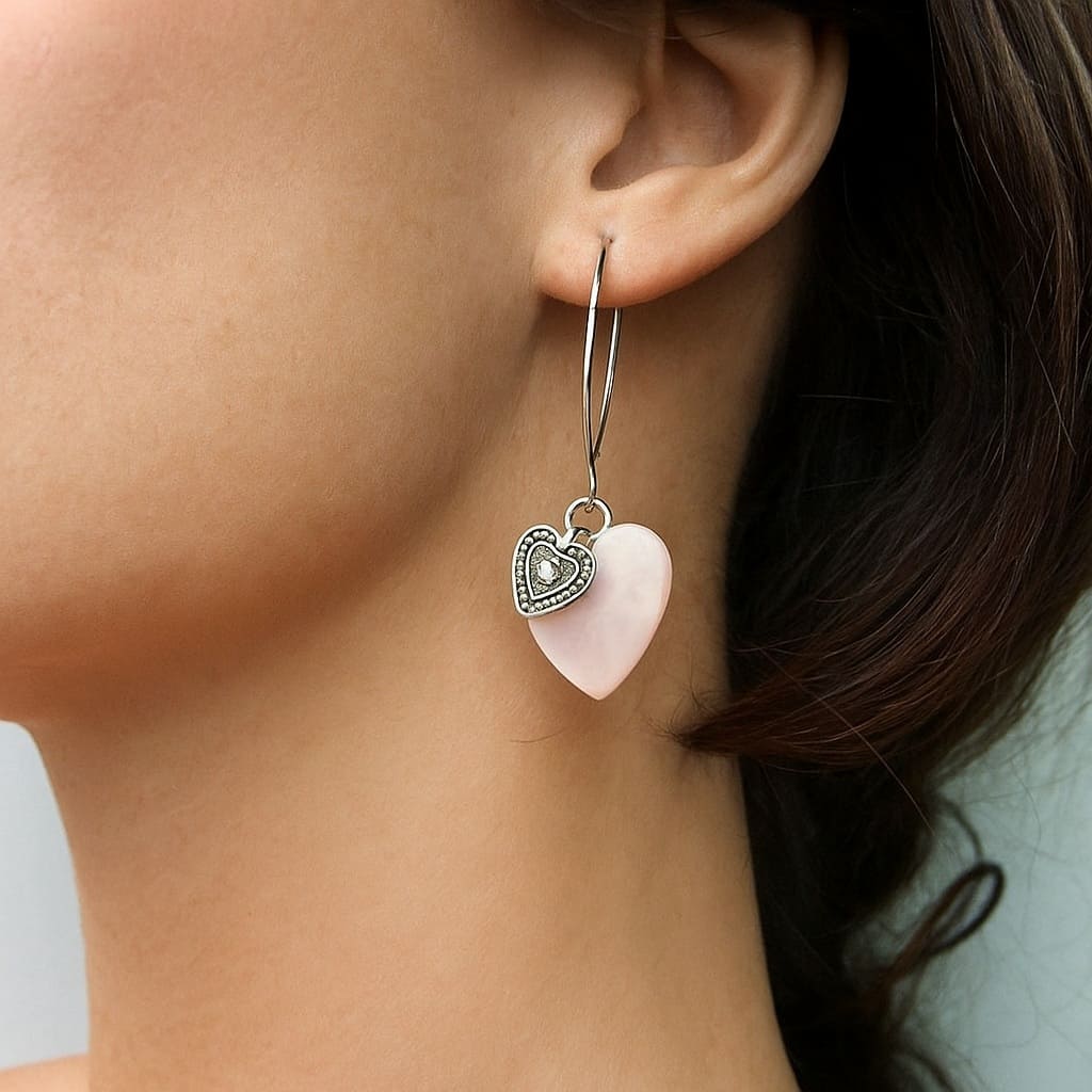 Boucles d’oreilles nacre blanche artisanales – Pendentif cœur et charm en argent 925 pour femme – Image 2