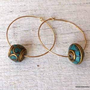 Boucles D&rsquo;Oreilles Créoles Dépareillées Plaqué Or Et Perles En Turquoise Véritable Artisanales